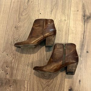 Frye boots size 7.5 pre-owned.  Side zipper, in good used condition